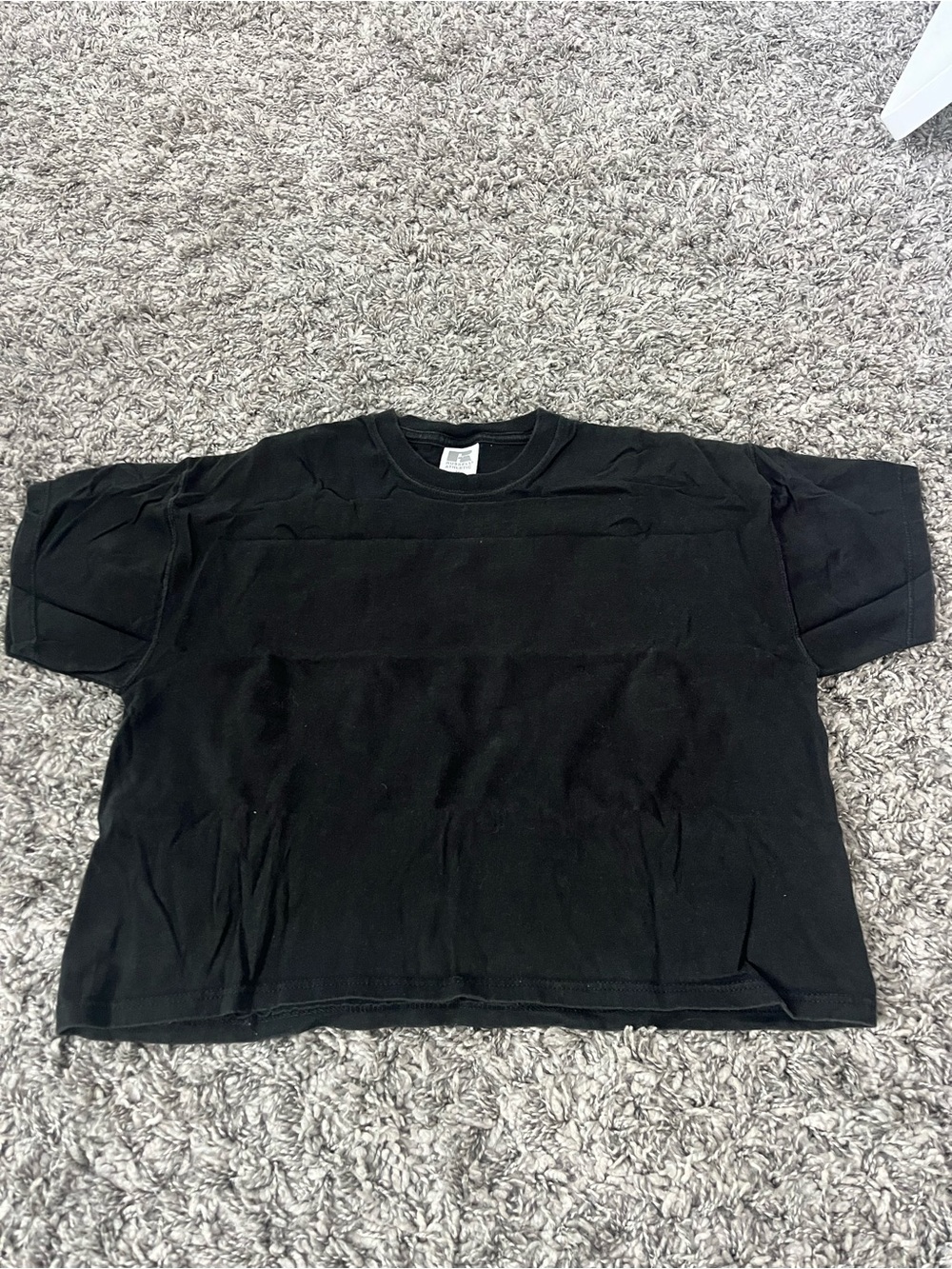 Black cropped tee